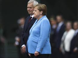 Einblicke in die arbeit der kanzlerin durch das objektiv der offiziellen fotografen. Merkel Dismisses Concern Over Shaking Fit The Young Witness Young Nsw