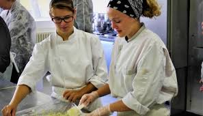 Maybe you would like to learn more about one of these? Apprentissage Et Professionnalisation Le Match Des Contrats En Alternance L Etudiant