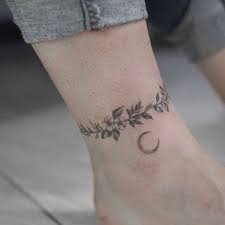 17 Hermosos Disenos De Tatuajes Para El Tobillo De Una Chica Belleza Y Peinados Ankle Bracelet Tattoo Anklet Tattoos Tattoo Bracelet