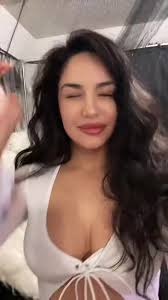 This trend is so cute. #90snostalgia #photobooth