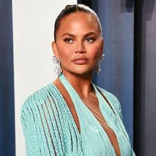 Christine diane teigen (born november 30, 1985) is an american model, television personality, author, and entrepreneur. Chrissy Teigen Issues Apology On Medium For Old Mean Tweets