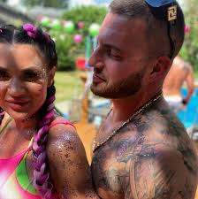 A healthy PUMPKIN SPICE LATTE you can make at home. It's easy, vegan and  delicious! INGREDIENTS