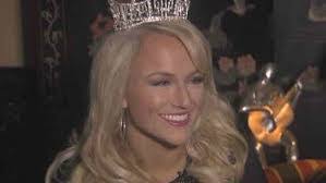 Karen Shields's Instagram, Twitter & Facebook