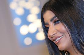 شاركت الفنانة بثينة الرئيسي جمهورها ومتابعيها على مواقع التواصل الإجتماعي مقطع فيديو عبر حسابها الخاص على تطبيق سناب شات، ظهرت بثينة في الفيديو مع والداتها، وهي تمازحها، حيث يقوموا بإعداد وصفة المندازي، وهي. Ø¨Ø«ÙŠÙ†Ø© Ø§Ù„Ø±Ø¦ÙŠØ³ÙŠ Ù‡Ø°Ø§ Ø³Ø± ÙÙ‚Ø¯Ø§Ù†ÙŠ ÙˆØ²Ù†ÙŠ ÙˆÙˆØ§Ù„Ø¯ØªÙŠ Ù‡Ø¯Ø¯ØªÙ†ÙŠ Ø¨Ø§Ù„ØªØ¨Ø±Ø¤ Ù…Ù†ÙŠ Ø¥Ø°Ø§ Ø®Ø¶Ø¹Øª Ù„Ø¹Ù…Ù„ÙŠØ§Øª Ø§Ù„ØªØ¬Ù…ÙŠÙ„ Ù…Ø¬Ù„Ø© Ø³ÙŠØ¯ØªÙŠ