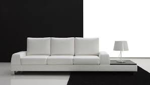 El tapizado que mejor se adapta a los sofás de diseño moderno es el cuero y la piel. Sofas Grandes Baratos