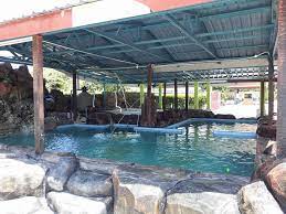 Take a tour of the pengkalan balak beach (pantai pengkalan balak), malaysia and relax at the beach. Chalet Ada Kolam Renang Pengkalan Balak Xplorasi Destinasi