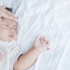 Perawatan bayi batu lahir, apa yang harus dilakukan sebelum memegang bayi, apa yang harus dilakukan pada bayi baru lahir, bagaimana keadaan bayi selama berada di kandungan terbiasa dalam suhu hangat seperti suhu badan ibu. Berapa Suhu Normal Bayi Yang Sehat