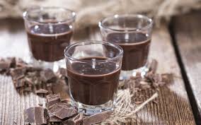 Fate sciogliere a bagnomaira il cioccolato nel burro e lasciate intiepidire. Liquore Al Cioccolato Kinder Golosissimo E Buonissimo Fine Pasto