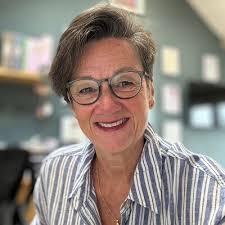 Sooo Tuesday could be interesting! 👀 Help a Social Media Manager out