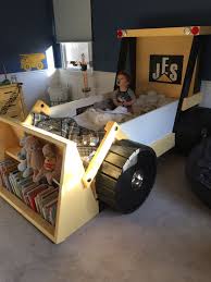 Is Your Little One Ready To Design His Or Her Bedroom Don T Miss This Collection Of Incredible Kids Room Decor Toddler Boys Room Construction Bedroom Boy Room