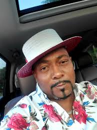 Burgundy boater in Memphis 10