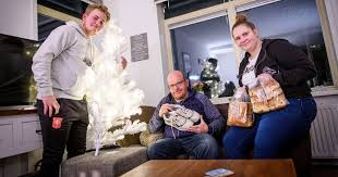 Het rijke gezin heeft dus opeens het weekbudget van het armere gezin en andersom. Toch Nog Een Fijne Kerst Voor Enschedees Gezin Uit Tv Programma Steenrijk Straatarm Enschede Tubantia Nl