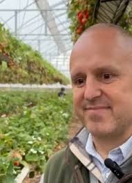 Dick Woods from Finches Friend explains the new type of bird feeder he's  designed