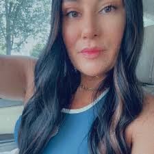 Renee Vandyke's Instagram, Twitter & Facebook