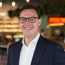 Daniel Symons's Instagram, Twitter & Facebook