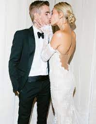 A few years after meeting justin for the first time, hailey ran into him again at his documentary premiere, never say never. Justin Bieber Et Hailey Baldwin Devoilent Leurs Photos De Mariage Elle