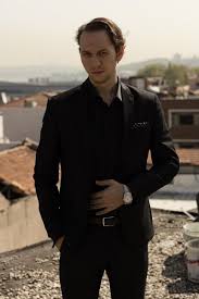 9 eylül üniversitesi tiyatro bölümü mezunu öner. Cukur Dizisi Oyuncu Kadrosu Ve Karakter Analizleri Cukur Da Kim Kimdir A24 Galeri