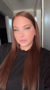 Daisy Mikell's Instagram, Twitter & Facebook