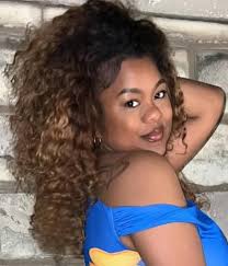 Who can do me a good silk press 😩😩 I'm in Gary Indiana