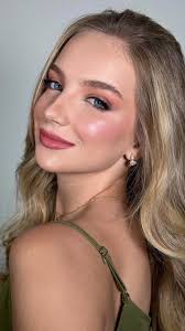 A maquiagem vem para realçar o que já existe em você. Ela chega de forma  leve, delicada e harmoniosa, apenas destacando a sua beleza natural com  suavidade., ., ., #makebeauty #maquiagembeauty #makeup ...