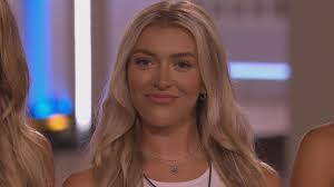 Molly Marsh reveals go-to £15 beauty buy for 'naturally contouring your  face'