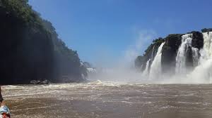 The water roars down a descent of 269 feet (82 metres). Al Fondo La Garganta Del Diablo Picture Of Iguazu Jungle Puerto Iguazu Tripadvisor