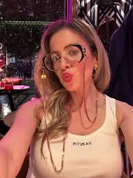 Es todo natural, sin maquillaje, sin Botox ni nada falso. ¿Todavía puedo  recibir Me gusta