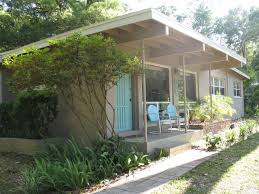 Arian S 60s Contemporary In Gainesville Fla This Week S Living Vicariously Exterior Paint Colors For House Exterior Paint Colors Mid Century Modern House