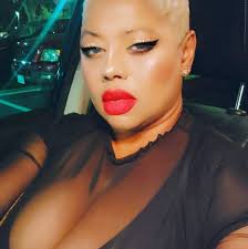 Jayden Daniels and his mom supporting JuJu Watkins and the USC Trojans in  the women's tournament 🙌 Two future MVPS?! 🏆