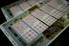 Conheça os números do euromilhões e do m1lhão de hoje. Hoje E Dia De Tentar Mais Uma Vez Ser Rico O Euromilhoes Distribui Hoje Um Premio De 100 Milhoes De Euros Publico