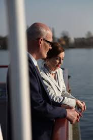 During a cooking show, tim mälzer got repeated phone calls from a mysterious person, who asks for popcorn. Ingrid Andree