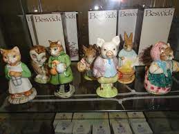 Peter rabbit, hunca munca, appley dapply, tommy brock, squirrel nutkin, pigling bland, cecily parsley bp3a. Large Beatrix Potter Figurine Collection At Unique Auctions Unique Auctions Lincoln Auctioneers