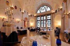 … oder der beweis, daß übrigens auch eine kleine hochzeit auf burg wernberg genauso schön sein kann. Relais Chateaux Hochzeit De