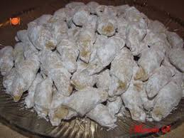 Prajituri) 1 praf de copt 12 linguri apa 2 linguri otet 1 plic zahar vanilat un praf sare. Cornulete Cu Smantana 15 ReÈ›ete Petitchef