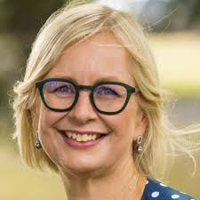 I was super-stoked to be admitted as a Barrister and Solicitor by Zhe Kwan  last week alongside my peers at CT, and it was great having family flying  in from Malaysia as