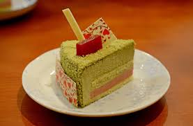Entremet Matcha Chocolat Blanc Avec Goyave Yuzu Biscuit Goyave Creamux Avec Matcha Et Chocolat Blanc Mousse Desserts Cake Food