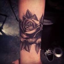 Black Rose Tattoo 15 Tattoo Designs And Meanings Inkdoneright Black Rose Tattoos Rose Tattoos On Wrist Black Rose Tattoo Meaning