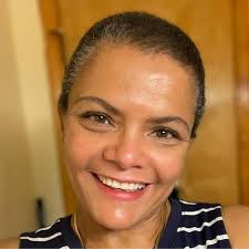 Saw this lady in the gym today with a fire matching lululemon fit, hair  done, light makeup and some new balance 9060 putting in work and minding  her business. I noticed other