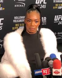Claressa shields wins her second gold medal and retains her position as one of the best boxers in olympic boxing gold medalist claressa shields introduced biden to her home state at the detroit. Claressa Shields Was In The House At Ufc 245 Mmababes