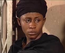 Where is this pretty actress? I don't know her name. She sabi play  'understanding wife' roles well. She was quite popular in those days. Soft  spoken lady with dreamy eyes. The-CLASSIC-Nollყwood