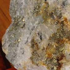 It is easiest to spot in white quartz, though quartz can come in a range of colors including yellow, pink, purple, grey, or black. Identity Help Hello Need Help To Identify Gold Or Not