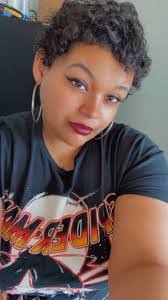 Bethany Bott's Instagram, Twitter & Facebook