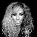 Lisa Guterman's Instagram, Twitter & Facebook