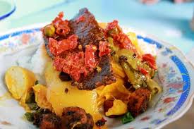 Umumnya kalio dijual sebagai rendang di rumah makan dadih (dadiah) adalah yogurt tradisional khas minangkabau yang terbuat dari susu kerbau. 10 Makanan Khas Sumatera Barat Yang Sangat Lezat