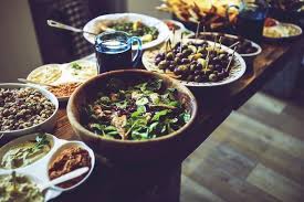 Enjoy appetizers, soup, salad, entree, side dishes, and dessert. How To Throw A Dinner Party For All Kinds Of Eaters From Paleo To Vegan Well Good