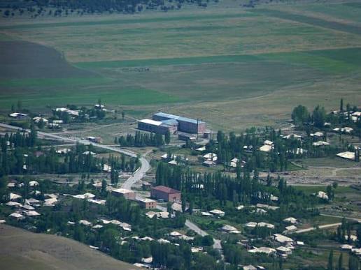 Şişqaya - Qərbi Azərbaycanın Göyçə mahalının Basarkeçər rayonunda kənd.  İrəvan quberniyasının Novobayazid qəzasında kənd adı. Şişqaya kəndi Şah  İsmayıl Xətainin hakimiyyəti illərindən əvvəl də mövcud olmuşdur. Belə ki,  Sarıyaqub və Babacan kəndlərinin
