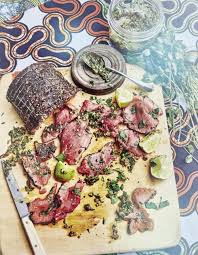 Roti De Bœuf Frotte Au Poivre Sauce Chimichurri Pour 6 Personnes Recettes Elle A Table Recette Sauce Chimichurri Roti De Boeuf Recette Roti De Boeuf