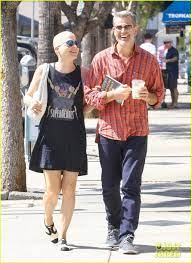 On june 21, 2006, they filed for divorce and told in an interview that the reason for separation is irreconcilable differences and in december 2006 the divorce was finalized. Selma Blair Boyfriend David Price Couple Up For Lunch Date Photo 4358976 David Price Selma Blair Pictures Just Jared