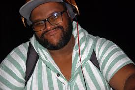 Matthew Mole lights up Sky Villa