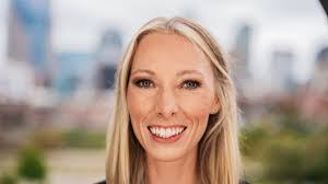 Amanda Lockwood's Instagram, Twitter & Facebook